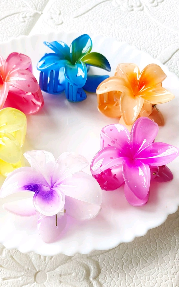 Beautiful Daisy Hair Claws  - Blue
