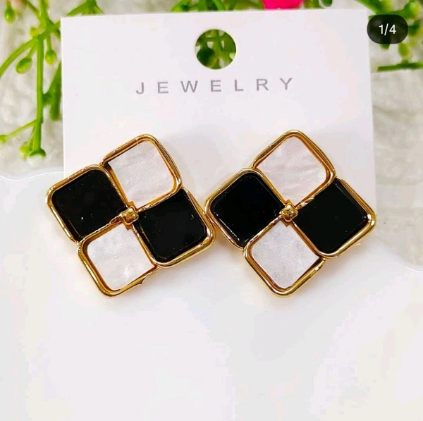Quirky Chess Fancy Studs - Golden
