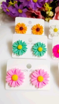 Prettiest Floral Studs - White