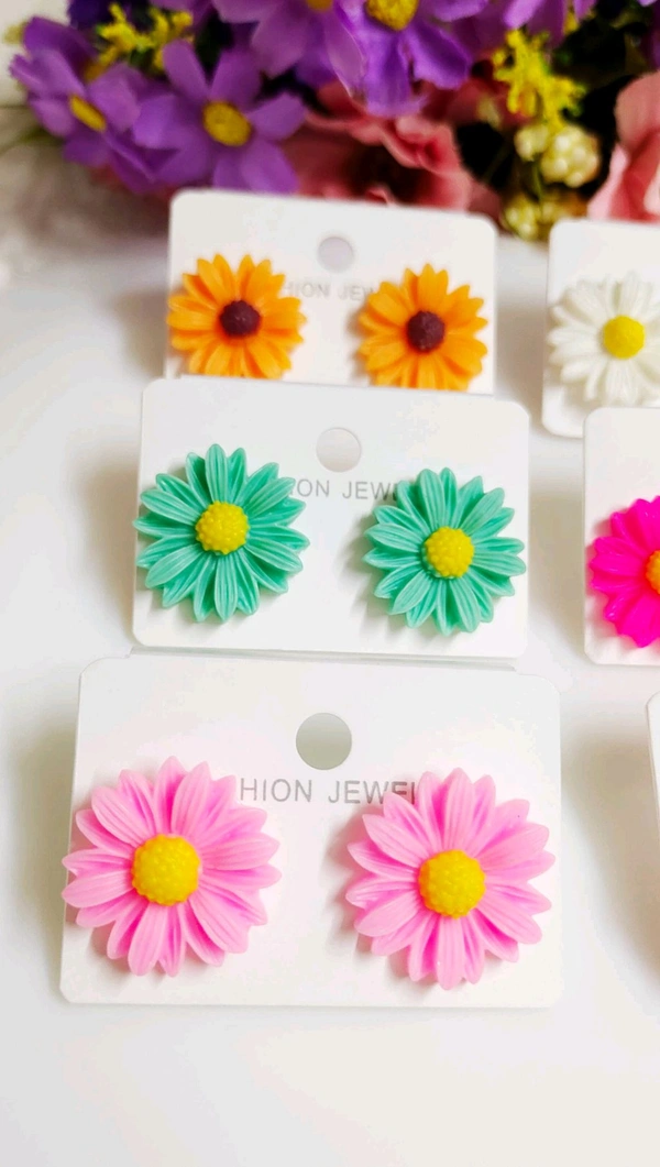 Prettiest Floral Studs - White