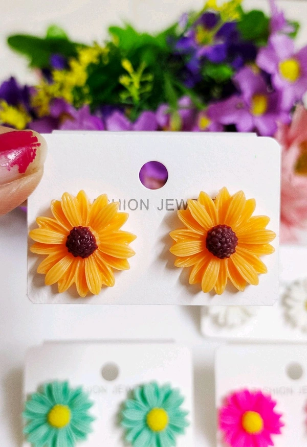 Prettiest Floral Studs - White