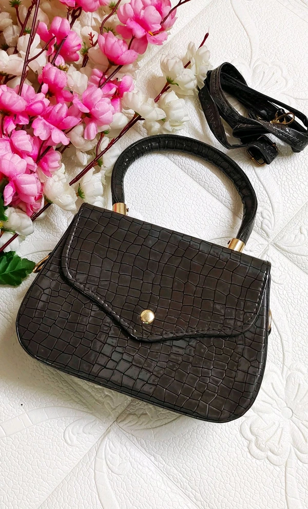 Stylish Croco Pattern Sling Bag - Black