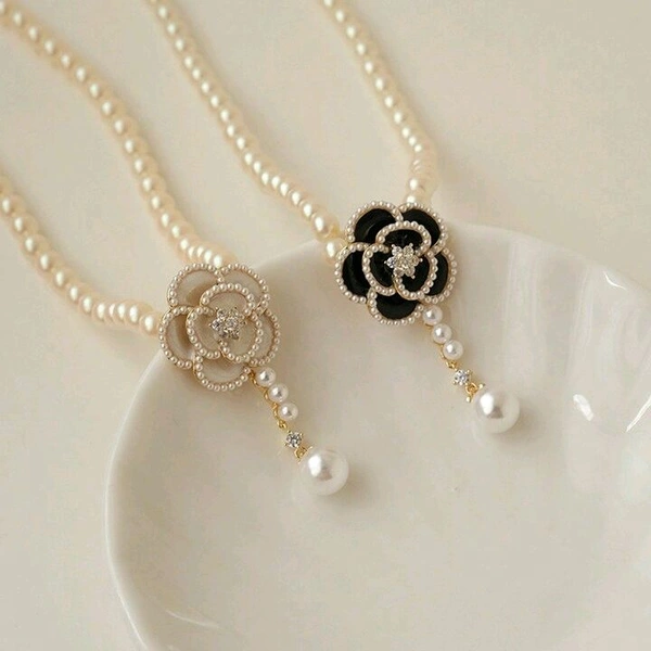 Camilia White Black Floral Pearls Chain Necklace  - Black
