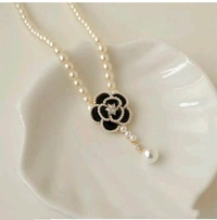 Camilia White Black Floral Pearls Chain Necklace  - Black