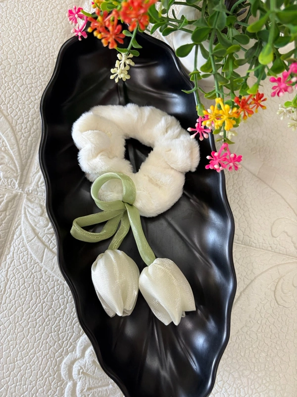 Korean imported Soft Fur Tulip scrunchies 🌷🌷🌷🌷 - Lavender