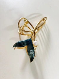 Stylish Mermaid Pearl Golden Metal Hair Claws 👌🏻