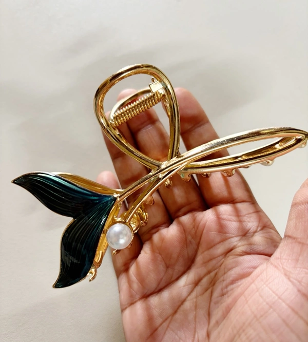 Stylish Mermaid Pearl Golden Metal Hair Claws 👌🏻