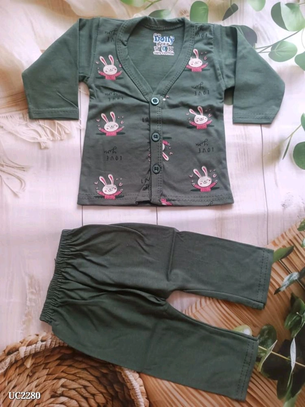 Catalog Name: *Infant Baba Suit (0/3 Month)*

Catalog Name: *Infant Baba Suit (0/3 Month)

infant baba suit (0/3 MONTH)
 fabric premium quality cotton
  available sizes 0 size for 0/3 MONTH 
Included one piece front open button top and bottom
Top pattern printed with full sleeve 
 with 8+ dusty colour chart available 
  nett quantity (1) pieces 
 
 size measurements

 - 0.3 Month