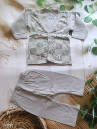 Catalog Name: *Infant Baba Suit (0/3 Month)*

Catalog Name: *Infant Baba Suit (0/3 Month)

infant baba suit (0/3 MONTH)
 fabric premium quality cotton
  available sizes 0 size for 0/3 MONTH 
Included one piece front open button top and bottom
Top pattern printed with full sleeve 
 with 8+ dusty colour chart available 
  nett quantity (1) pieces 
 
 size measurements

 - 0.3 Month