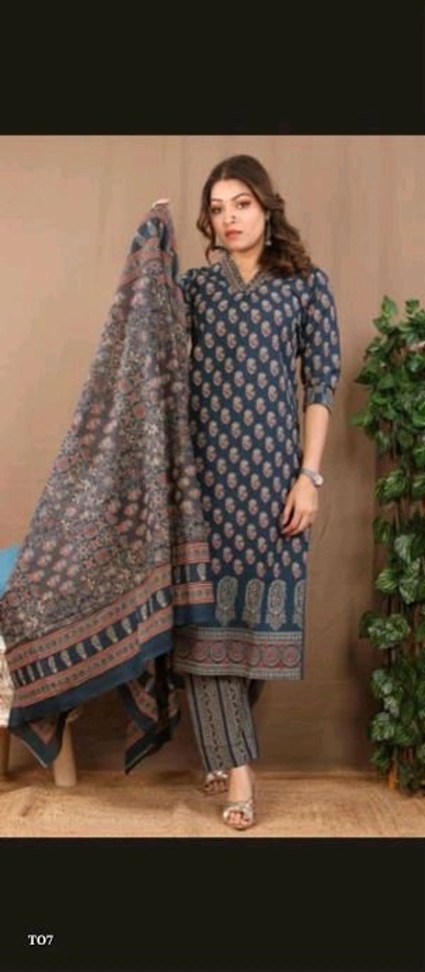 Catalog Name: *Pure Cotton 3 Pieces Suit*

Complete 3-Piece Set includes a stylish kurta, matching bottom, and a beautifully coordinated dupatta—perfectly tailored for a graceful ethnic look.
fabric 60*60 pure cotton 
Handblock pritns
duppta size 2.30 meters
size 38-46
wash care normal wash 

Brand Name: *Tales Of Threads*

_*Free Shipping! COD Available! Returns  - M