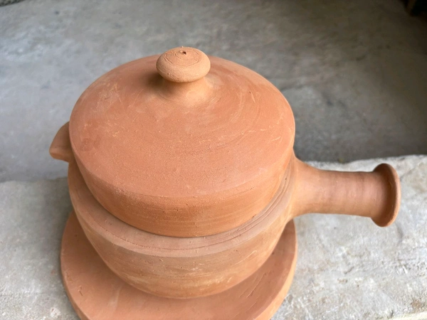 Mitti Desi Cooker With Wooden Stand - 2 Litre