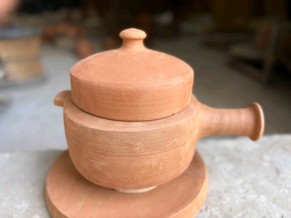 Mitti Desi Cooker With Wooden Stand - 2 Litre