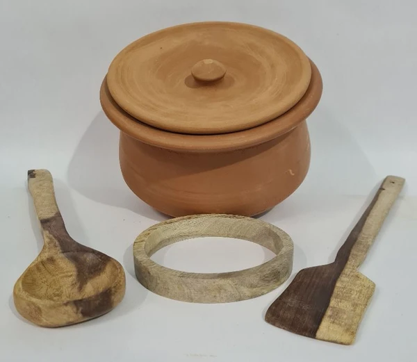 Red Cooking Bhagona (2litre) with wooden accessories