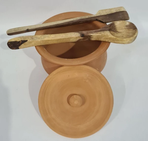 Red Cooking Bhagona (2litre) with wooden accessories