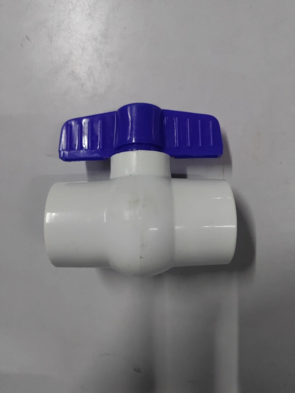 Ball valve PP 1.25" Threded