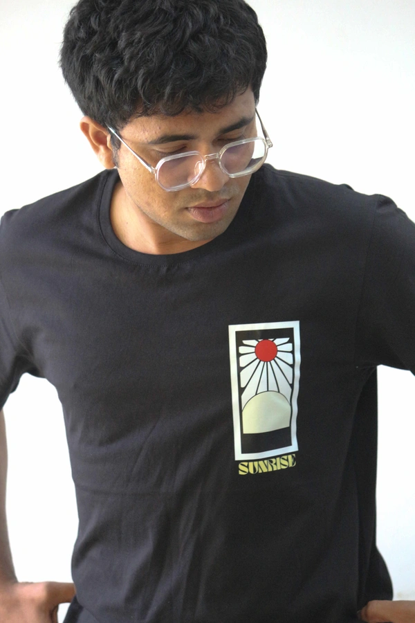 FERA UNISEX SUNRISE ROUND NECK T-SHIRT - Black, S