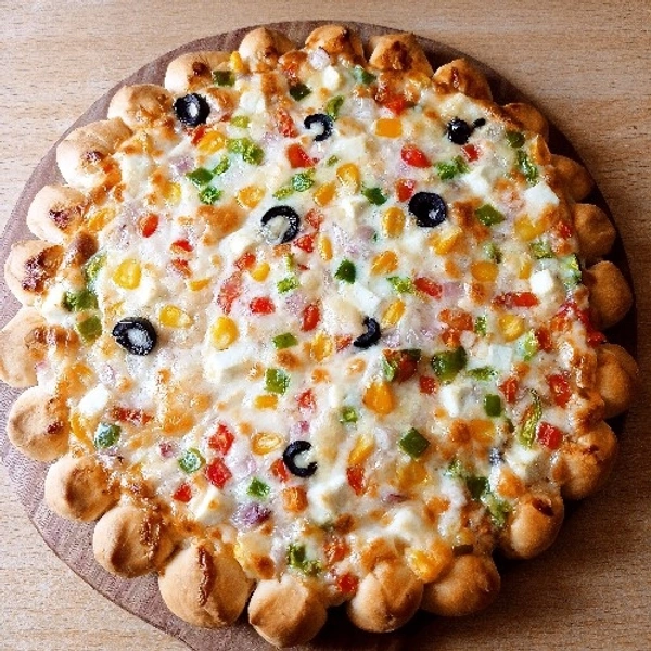 Chicken Cheese Burst Pizza - Large 10 Inches