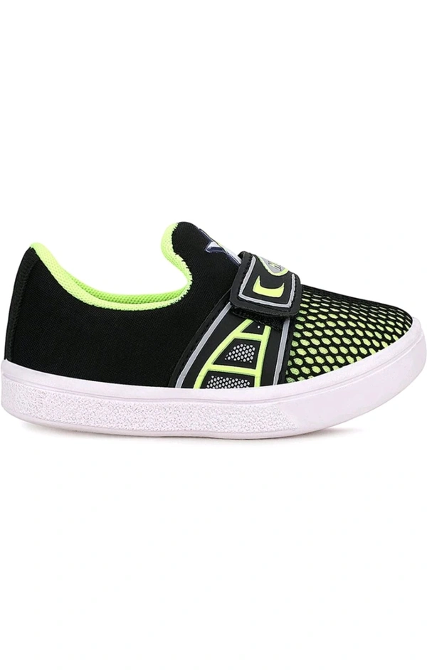 SHREE SHYAM TRADERS  ₹165 WCP Boys & Girls Velcro od66eg M 310 - Green, 3C