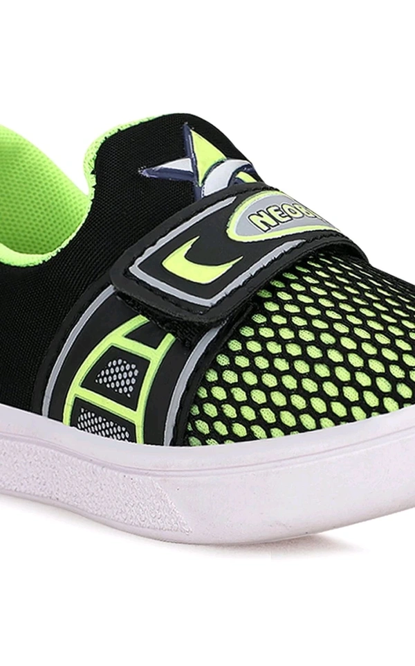 SHREE SHYAM TRADERS  ₹165 WCP Boys & Girls Velcro od66eg M 310 - Green, 5C