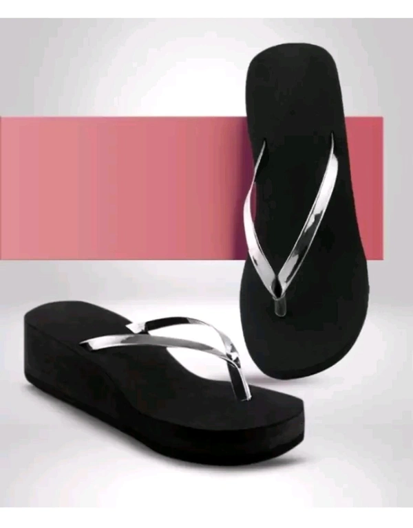 8383003010 ₹192 WCP Slippers q0p18p M 162 - Silver, 5