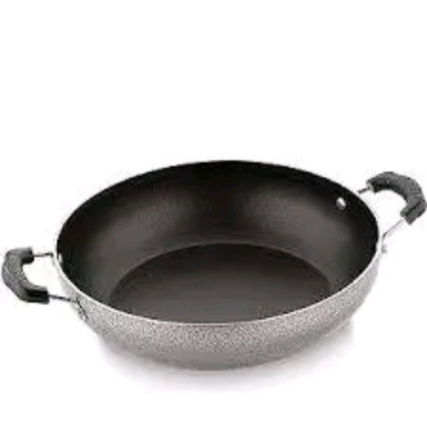 ZA0081 USD $ 18.00 SHREE RAMDEV NONSTICK AND COOKWARE. Name: 2.6 mm 2 L Non-Stick Glasso Deep Kadhai with Glass Lid (22 cm Dia, Silver) rb.gy/zhkaml

