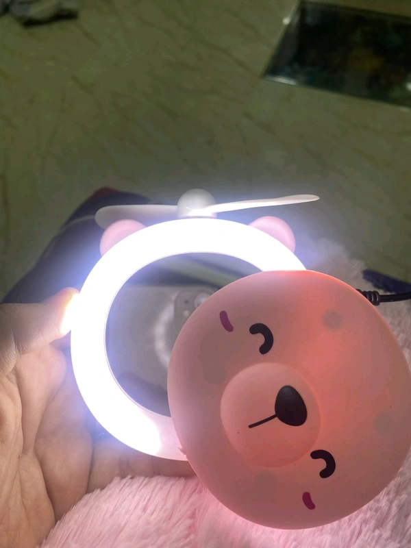 Travel Mini Carton Make Up/Mirror with LED Lights USB FanName: Travel Mini Carton Make Up/Mirror with LED Lights USB FanProduct Name: Travel Mini Carton Make Up/Mirror with LED Lights USB FanMaterial: PlasticNet Quantity (N): 1Shape: 