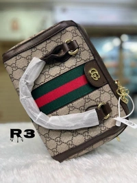 Gucci Speedy Model WITH GUCCI CARRY DUST BAG WITH CHAIN TAG WITH  BRANDING ON RUNNER & INNER TAG SLING & TRENDY HANDBAG - Brown, 10/9