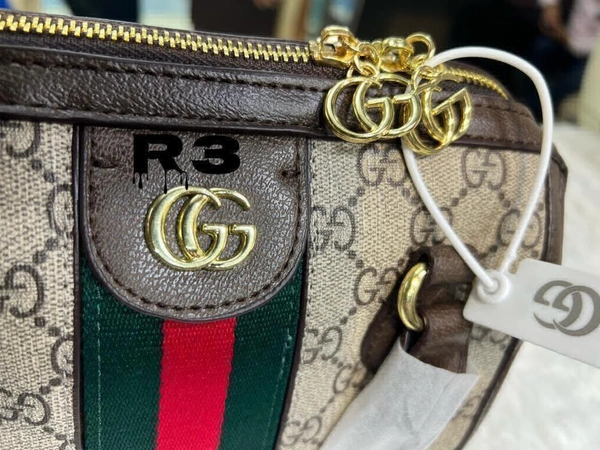 Gucci Speedy Model WITH GUCCI CARRY DUST BAG WITH CHAIN TAG WITH  BRANDING ON RUNNER & INNER TAG SLING & TRENDY HANDBAG - Brown, 10/9