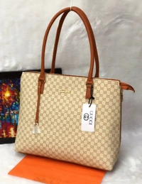 New Arrivals❤️*GUCCI * Hand BagDOUBLE PARTITION *It's Very Spacious, Stylish and it will Make a Women look More Elegant...*Walk Like a Boss Lady.. with this Masterpiece...*Fixed Leather HandlesTop Zipper Closures1 INSIDE ZIP POCKET 1 ZIP POCKET BACK SIDE - Brown, 13*12*4