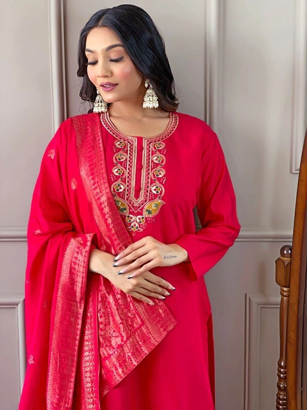 99 Fashion Bazaar Kurti Set with Dupatta Embroidery and Handwork Details In Heavy Silk and Jacquard Dupatta - Red, L