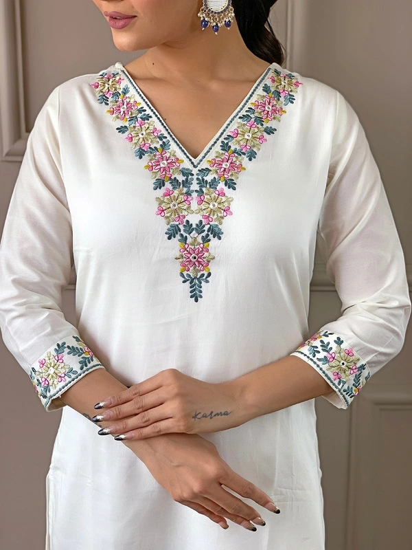 99 Fashion Bazaar Wedding Emboridery Kurti Set in Heavy Viscose Fabric with Printed Dupatta.  - White, L