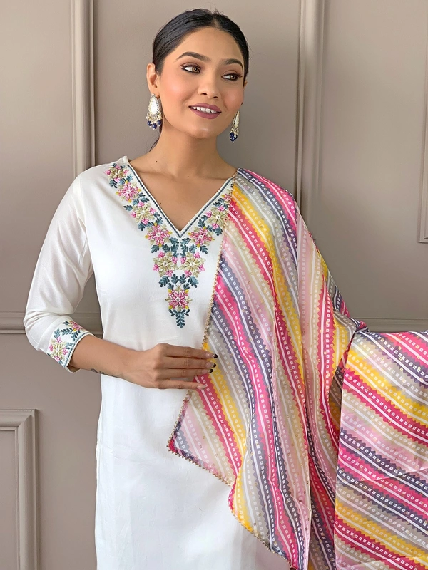 99 Fashion Bazaar Wedding Emboridery Kurti Set in Heavy Viscose Fabric with Printed Dupatta.  - White, L