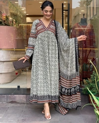 99 Fashion Bazaar Gown Set with Dupatta in Pure Cotton - White, L