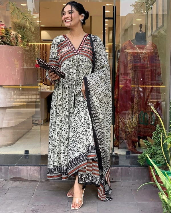 99 Fashion Bazaar Gown Set with Dupatta in Pure Cotton - White, L