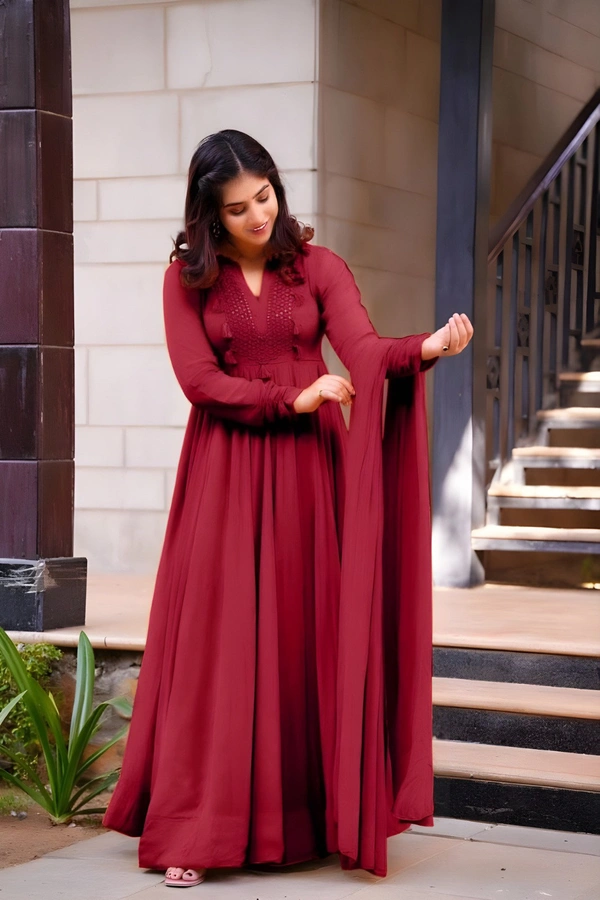 99 Fashion Bazaar Embroidered Gown with Dupatta in Solid Colors - Tall Poppy, S