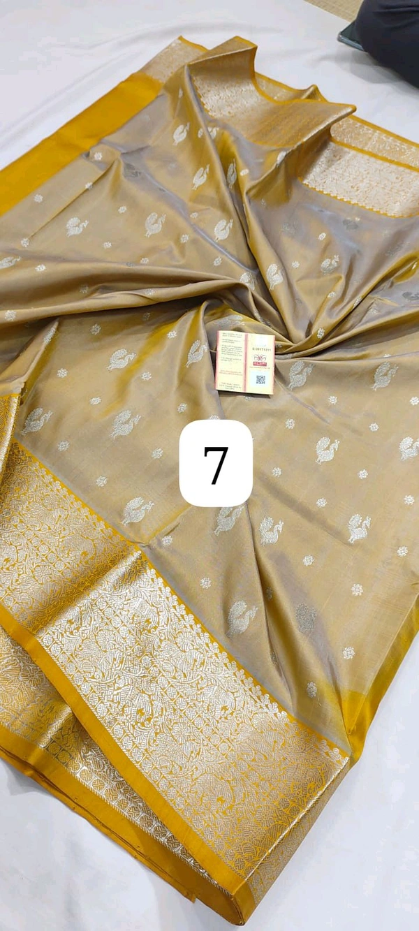 07 -  Venkatagiri Handloom Pure Small Border Pattu Saree