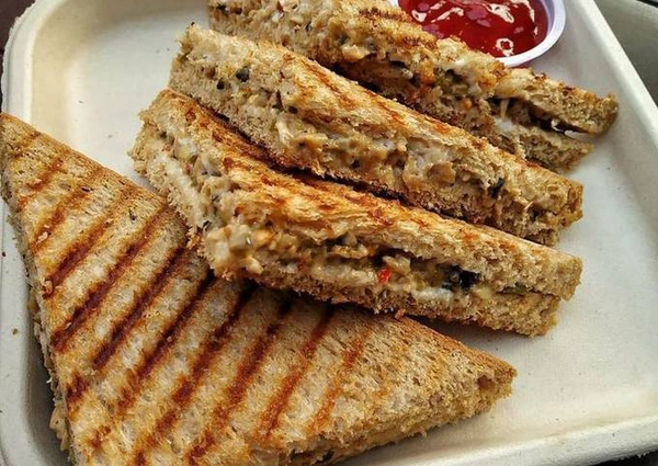 Achari Paneer Sandwich