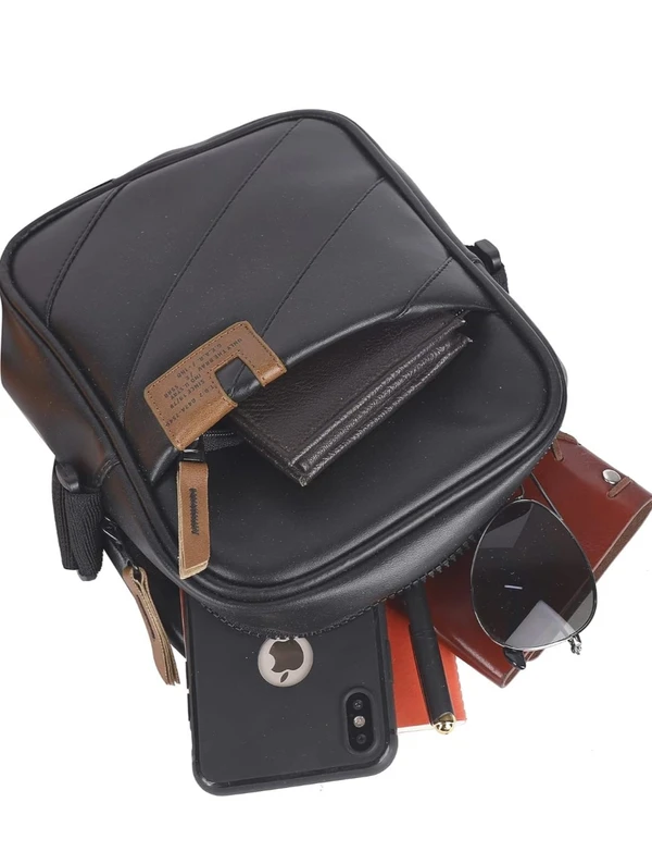 GEAR Adult Luggage-Pleat Messenger Bag -Colour: Black (2Litre) - Pleat Messenger Bag-Colour:Black