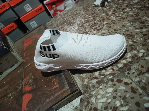 Kon White - White, 7