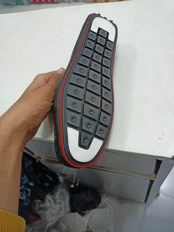 D - Step Black - Dorado, 7