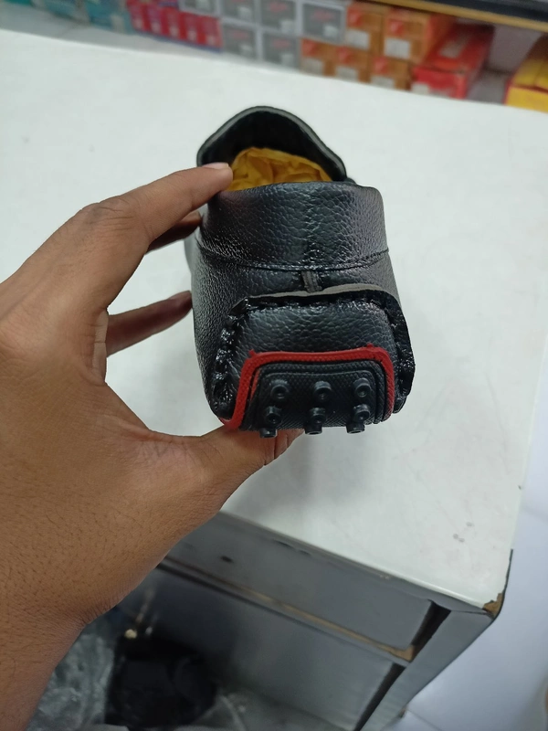 D - Step Black - Dorado, 7