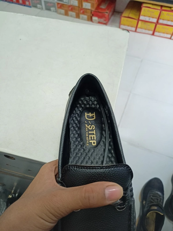 D - Step Black - Dorado, 7