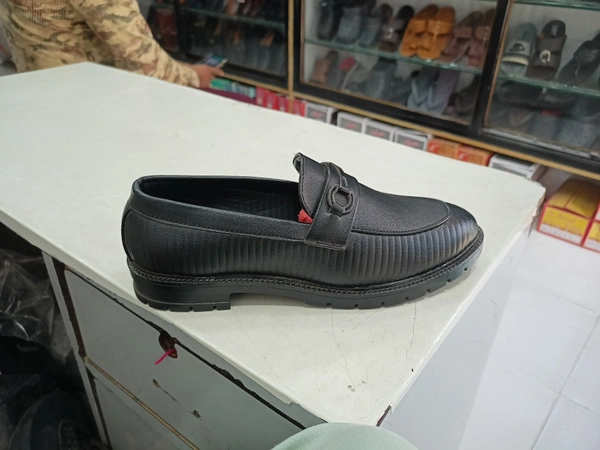 Guccl - Black, 7