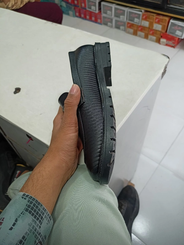Guccl - Black, 7