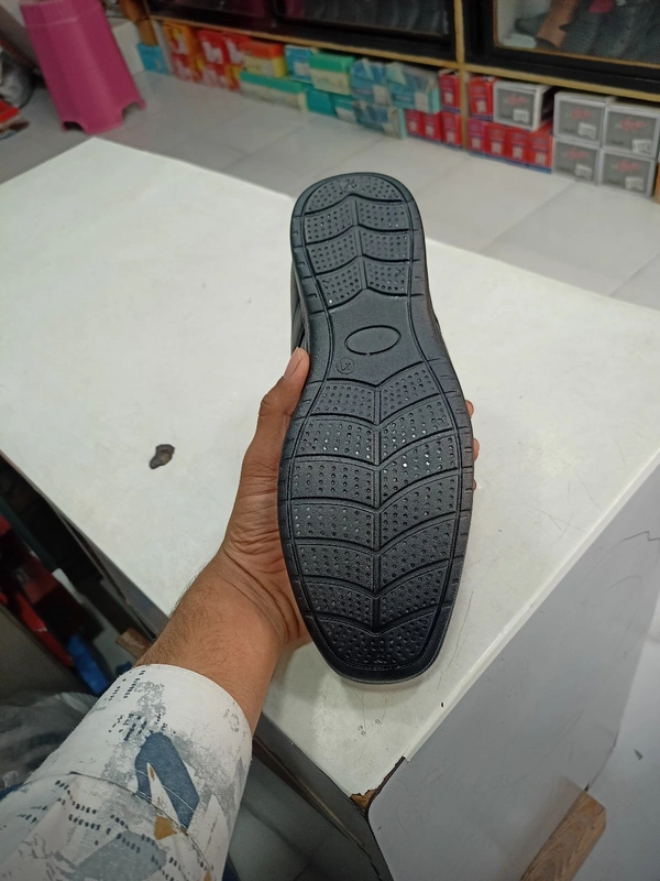 Company  - Black, 8