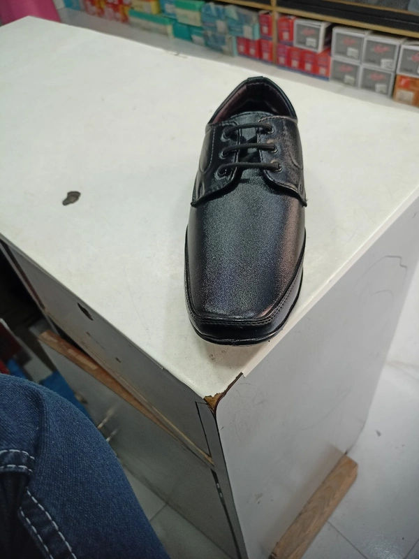 Traveller - Black, 8