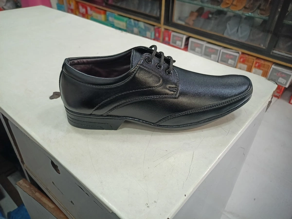 Traveller - Black, 10
