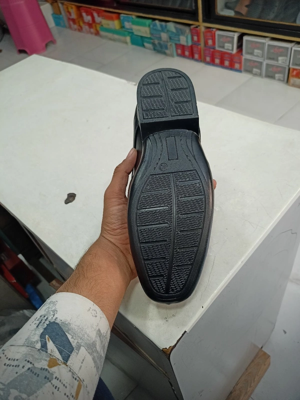 Traveller - Black, 10