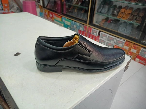 Share - Black, 7