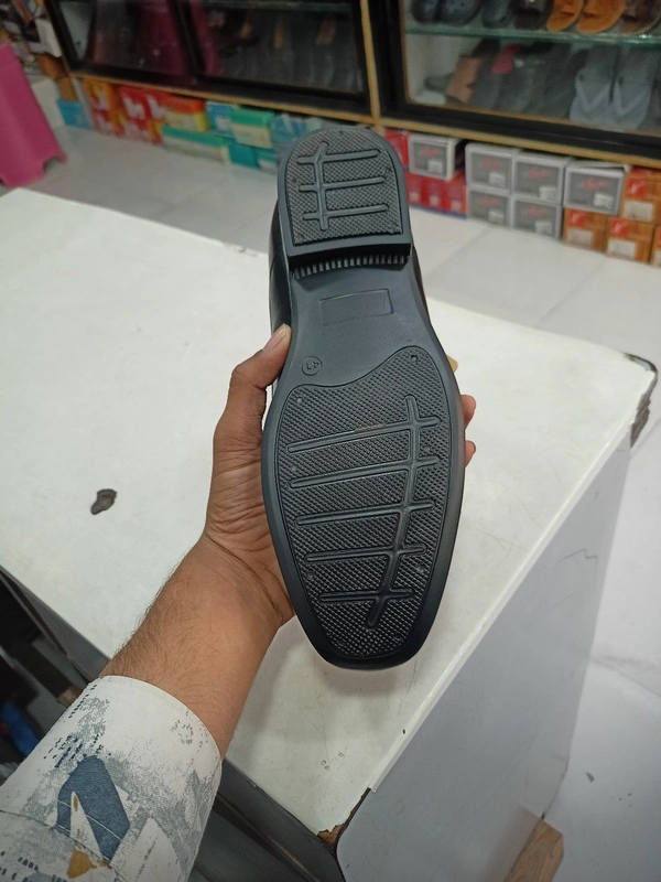 Share - Black, 7